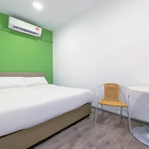 Hotel Spot On 90123 Rainbow, George Town