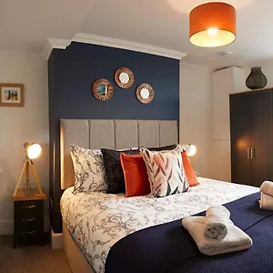 Bay View - Amazing Location With Sea Views! Scarborough